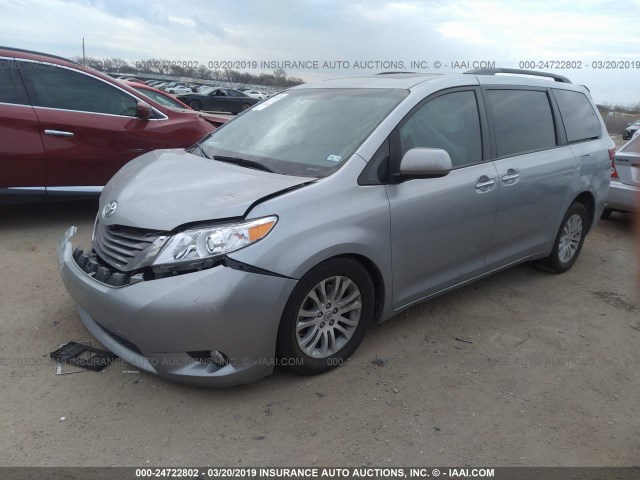 5TDYZ3DC0HS865476 - 2017 TOYOTA SIENNA XLE/LIMITED SILVER photo 2