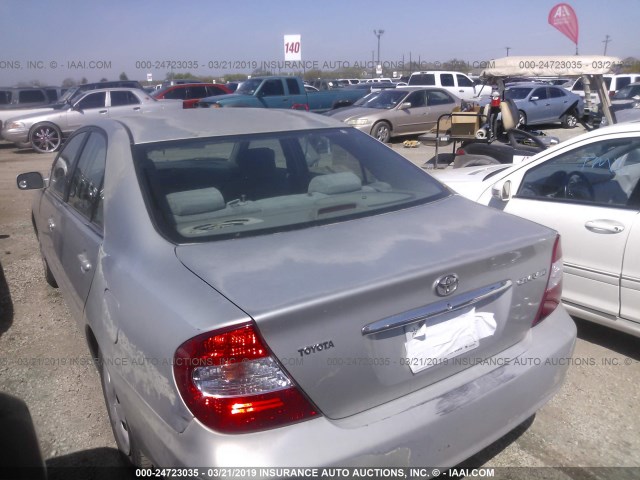 4T1BE32K33U120815 - 2003 TOYOTA CAMRY LE/XLE/SE SILVER photo 3
