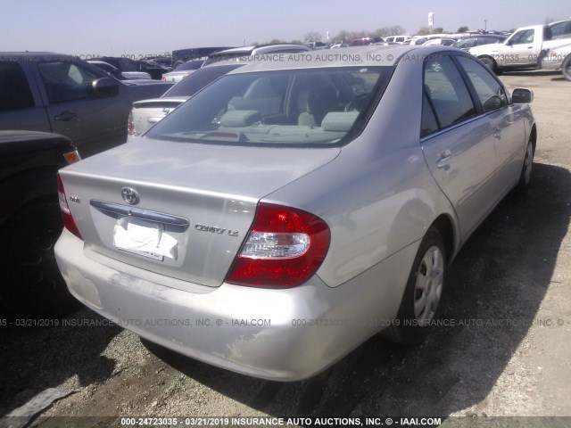 4T1BE32K33U120815 - 2003 TOYOTA CAMRY LE/XLE/SE SILVER photo 4