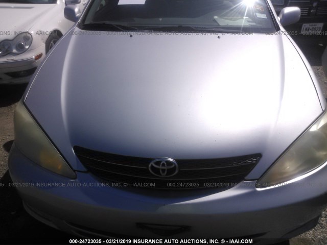 4T1BE32K33U120815 - 2003 TOYOTA CAMRY LE/XLE/SE SILVER photo 6