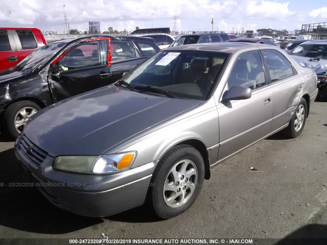 4T1BF22K2VU010395 - 1997 TOYOTA CAMRY CE/LE/XLE GOLD photo 2