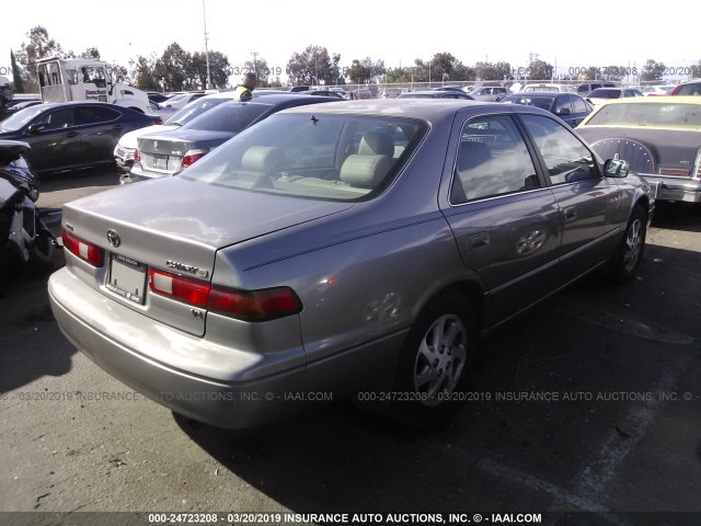 4T1BF22K2VU010395 - 1997 TOYOTA CAMRY CE/LE/XLE GOLD photo 4