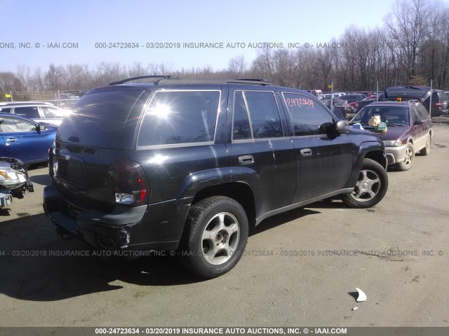 1GNDT13S572188273 - 2007 CHEVROLET TRAILBLAZER LS/LT BLACK photo 4