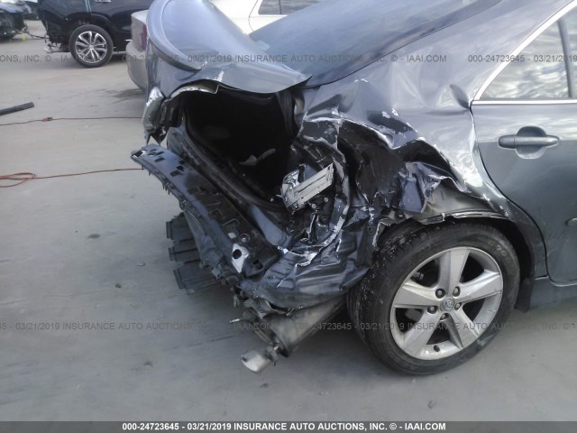 4T1BF3EK2BU733984 - 2011 TOYOTA CAMRY SE/LE/XLE GRAY photo 6