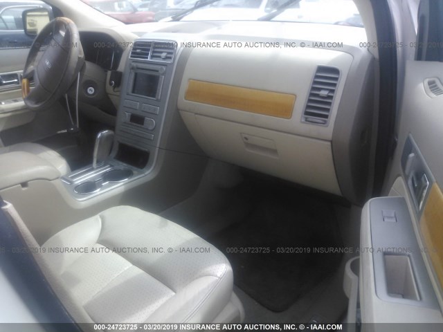 2LMDU88CX7BJ13644 - 2007 LINCOLN MKX WHITE photo 5