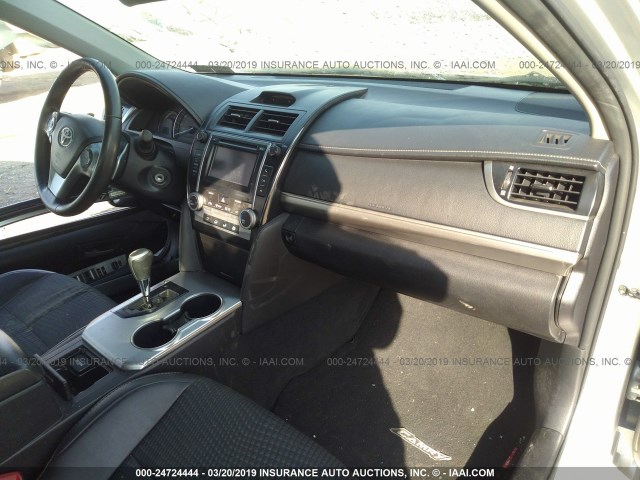 4T1BF1FK6CU612900 - 2012 TOYOTA CAMRY SE/LE/XLE SILVER photo 5