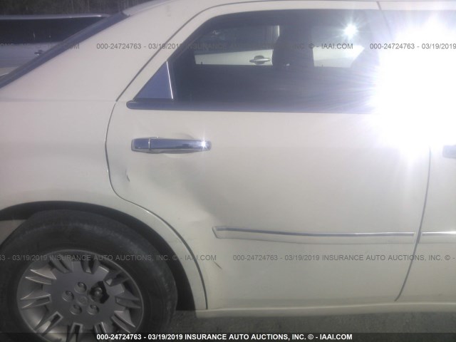 2C3KA43R17H704337 - 2007 CHRYSLER 300 WHITE photo 6