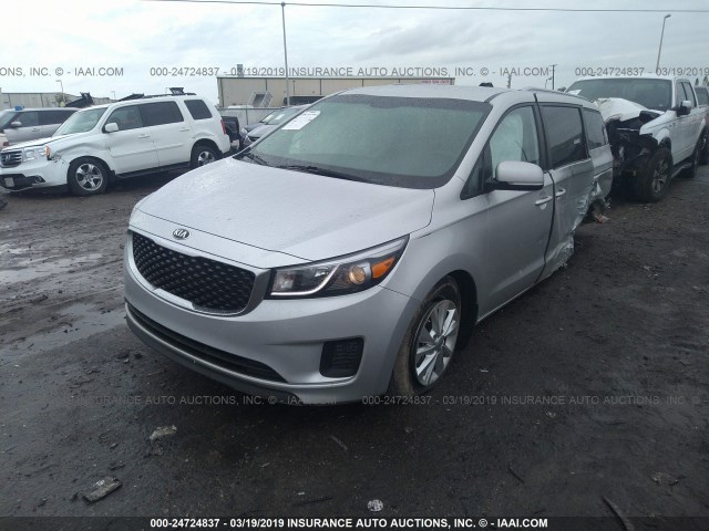 KNDMB5C13G6144274 - 2016 KIA SEDONA LX SILVER photo 2