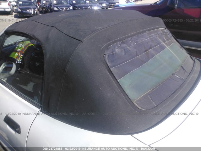 4USCH9331XLG00838 - 1999 BMW Z3 2.3 WHITE photo 8