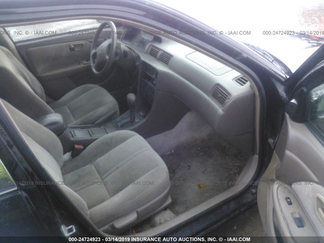 4T1BG22K31U070645 - 2001 TOYOTA CAMRY CE/LE/XLE 黑色 照片 5