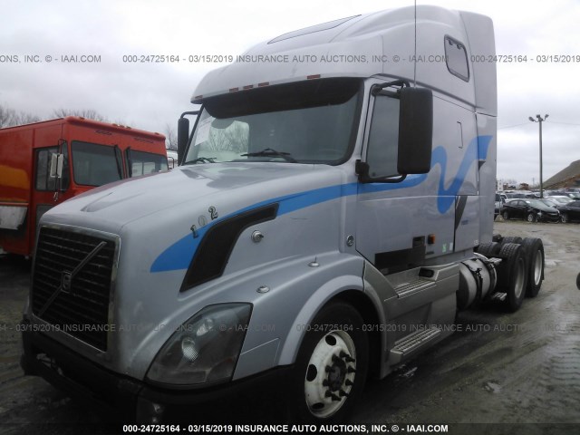 4V4NC9GHX7N446431 - 2007 VOLVO VN GRAY photo 2