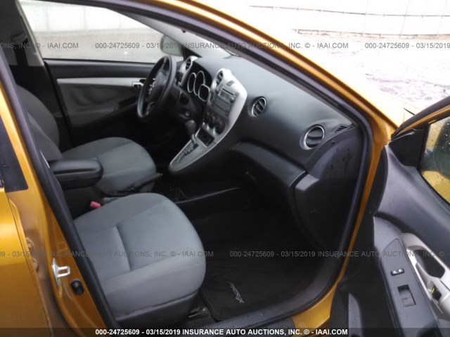 2T1KU40EX9C034983 - 2009 TOYOTA COROLLA MATRIX  GOLD photo 5
