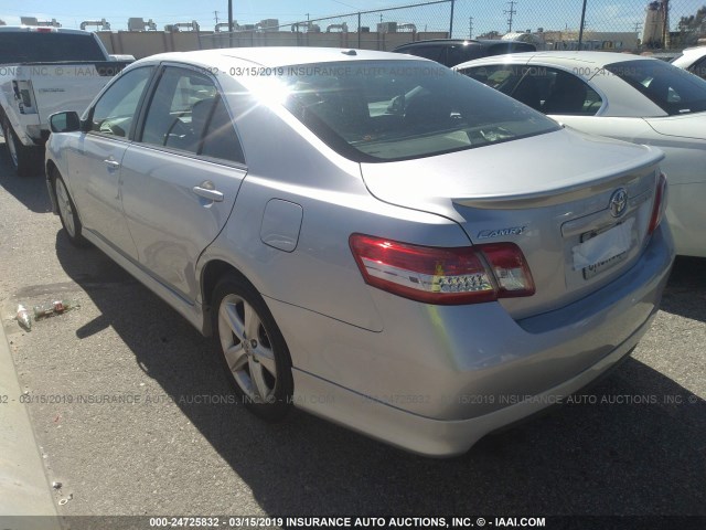4T1BF3EK0BU609261 - 2011 TOYOTA CAMRY SE/LE/XLE 银色 照片 3