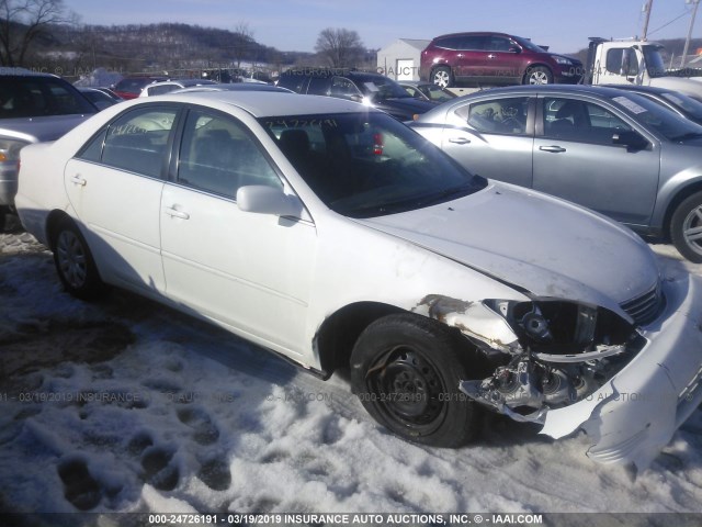 4T1BE30K55U534328 - 2005 TOYOTA CAMRY LE/XLE/SE WHITE photo 1