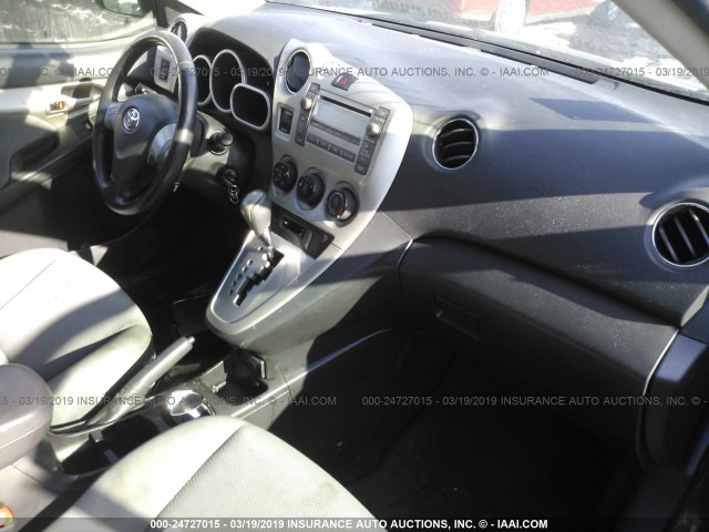 2T1LE40E89C009064 - 2009 TOYOTA COROLLA MATRIX S GRAY photo 5