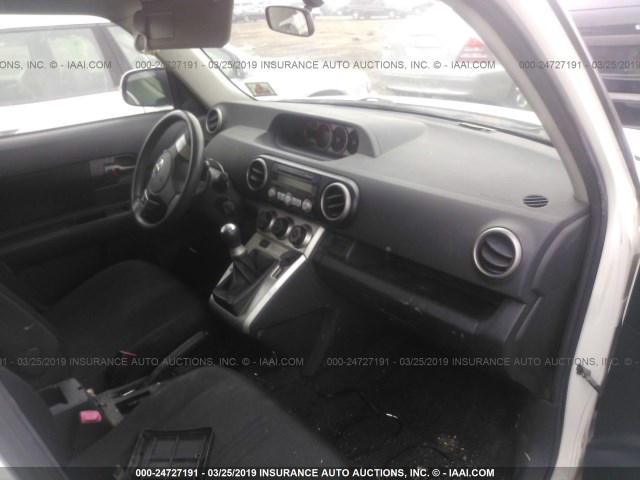JTLKE50E881029257 - 2008 TOYOTA SCION XB 白色 照片 5