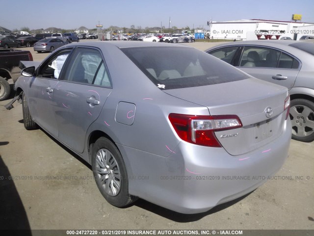 4T4BF1FK3ER402599 - 2014 TOYOTA CAMRY L/SE/LE/XLE SILVER photo 3