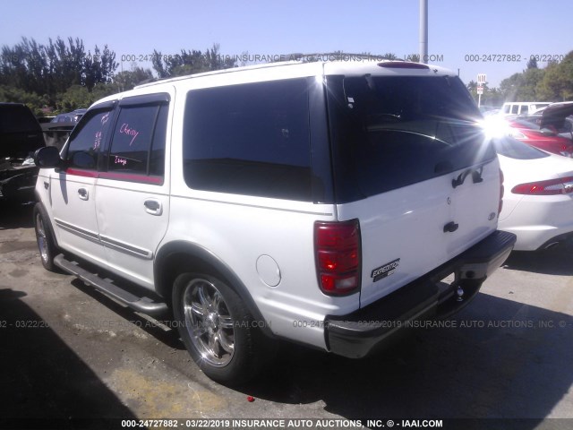 1FMRU1563YLA33269 - 2000 FORD EXPEDITION XLT WHITE photo 3