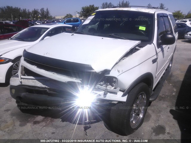 1FMRU1563YLA33269 - 2000 FORD EXPEDITION XLT WHITE photo 6