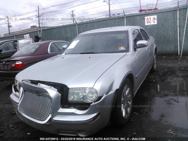 2C3JA63H05H631845 - 2005 CHRYSLER 300C SILVER photo 2