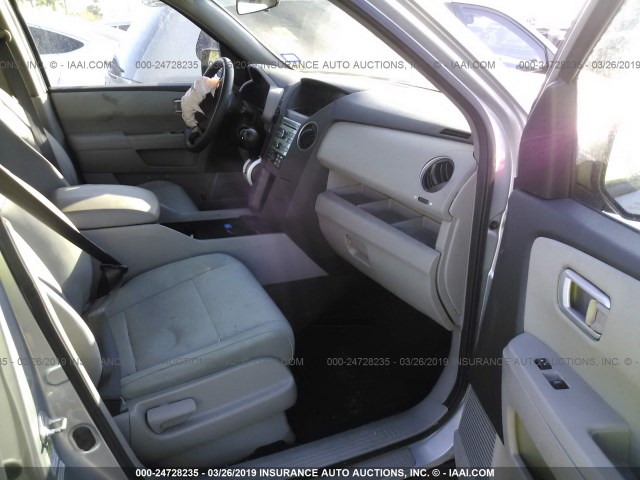 5FNYF3H27BB016208 - 2011 HONDA PILOT LX SILVER photo 5