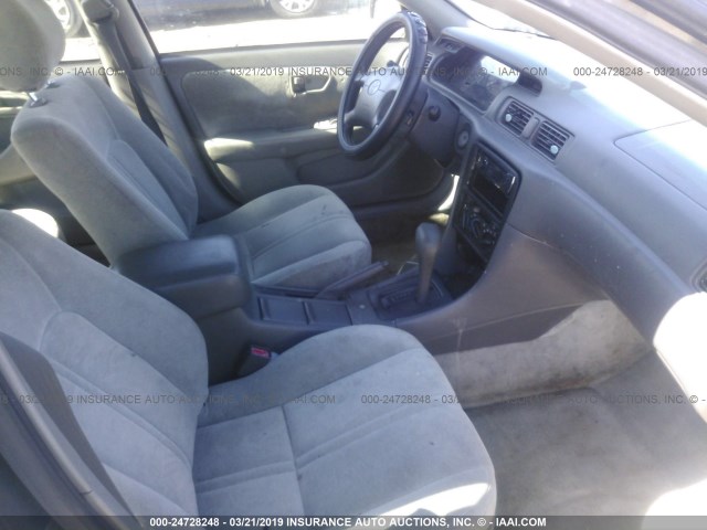 4T1BG28K5WU223041 - 1998 TOYOTA CAMRY CE/LE/XLE 银色 照片 5