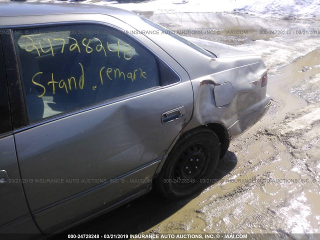 4T1BG28K5WU223041 - 1998 TOYOTA CAMRY CE/LE/XLE 银色 照片 6