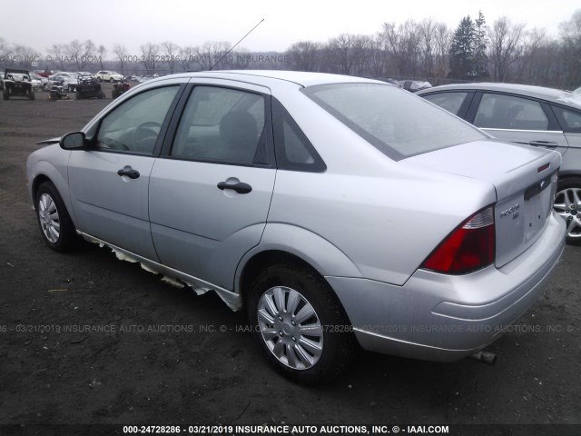 1FAFP34N35W279919 - 2005 FORD FOCUS ZX4 SILVER photo 3