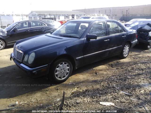 WDBJF55F8TJ019258 - 1996 MERCEDES-BENZ E 320 Navy photo 2