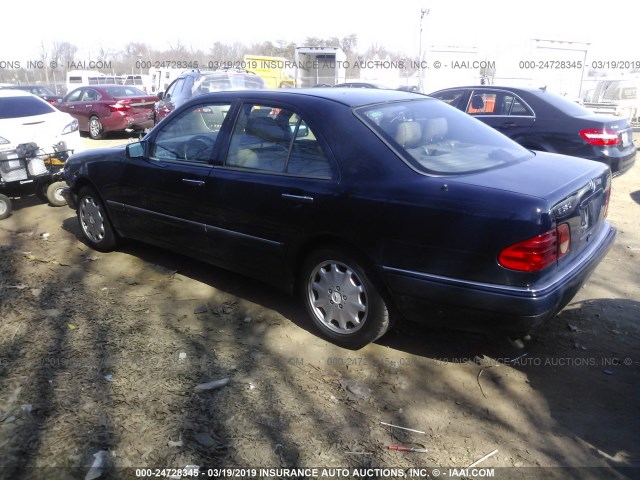 WDBJF55F8TJ019258 - 1996 MERCEDES-BENZ E 320 Navy photo 3