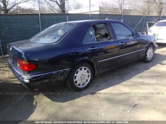 WDBJF55F8TJ019258 - 1996 MERCEDES-BENZ E 320 Navy photo 4