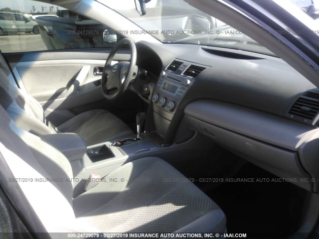 JTNBE46K673109299 - 2007 TOYOTA CAMRY NEW GENERAT CE/LE/XLE/SE GRAY photo 5