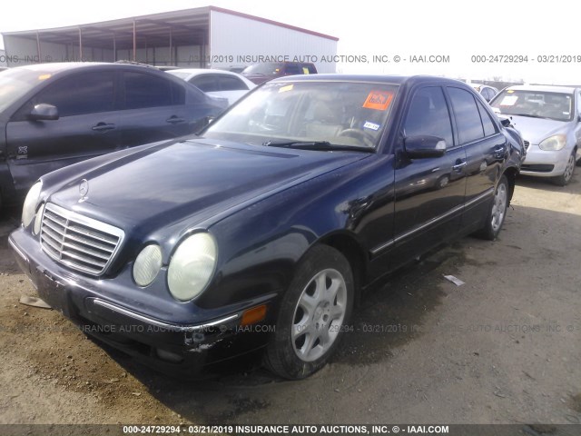 WDBJF65J61B370820 - 2001 MERCEDES-BENZ E 320 BLUE photo 2