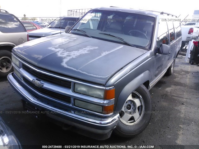 1GNFK16R7XJ475902 - 1999 CHEVROLET SUBURBAN K1500 GRAY photo 2