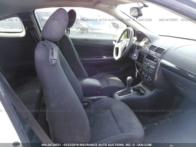 1G2AS18H497239977 - 2009 PONTIAC G5 WHITE photo 5