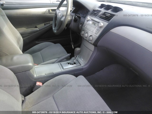 4T1FA38P87U134019 - 2007 TOYOTA CAMRY SOLARA SE/SLE SILVER photo 5