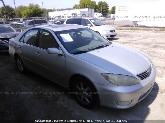 4T1BF32K26U118037 - 2006 TOYOTA CAMRY LE/XLE/SE SILVER photo 1