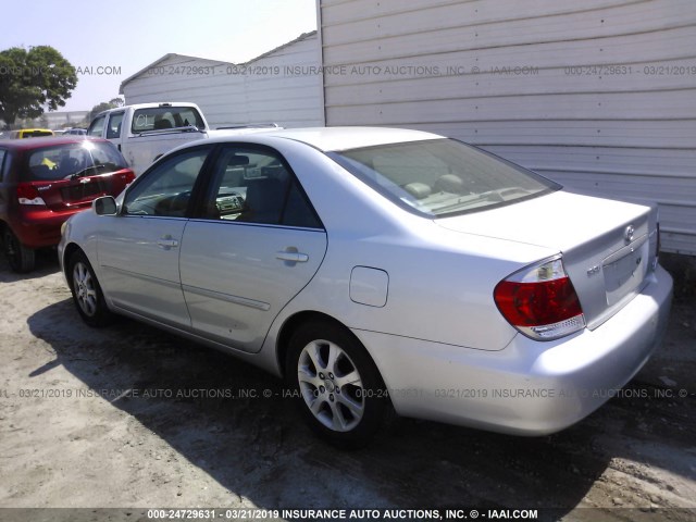 4T1BF32K26U118037 - 2006 TOYOTA CAMRY LE/XLE/SE SILVER photo 3