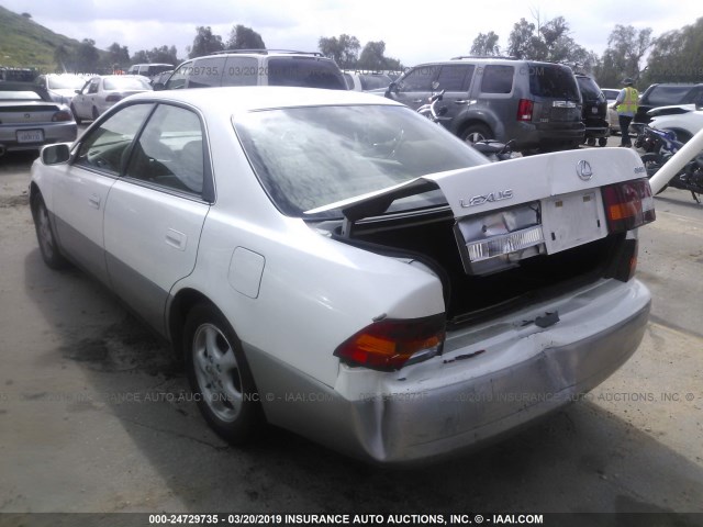 JT8BF28G5W5037687 - 1998 LEXUS ES 300 WHITE photo 3