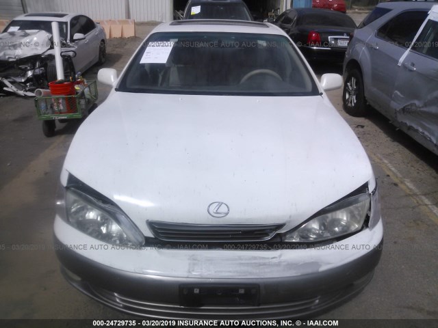 JT8BF28G5W5037687 - 1998 LEXUS ES 300 WHITE photo 6