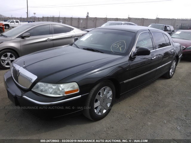 1LNHM84W44Y637223 - 2004 LINCOLN TOWN CAR EXECUTIVE L BLACK photo 2