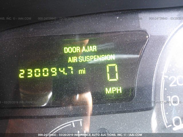 1LNHM84W44Y637223 - 2004 LINCOLN TOWN CAR EXECUTIVE L BLACK photo 7