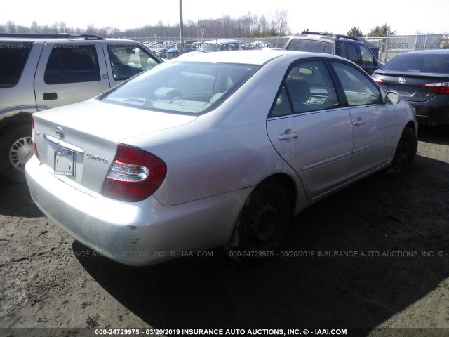 4T1BE32KX2U071837 - 2002 TOYOTA CAMRY LE/XLE/SE SILVER photo 4