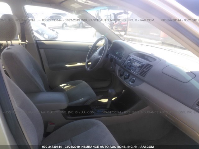 4T1BE32K63U662779 - 2003 TOYOTA CAMRY LE/XLE/SE Champagne photo 5