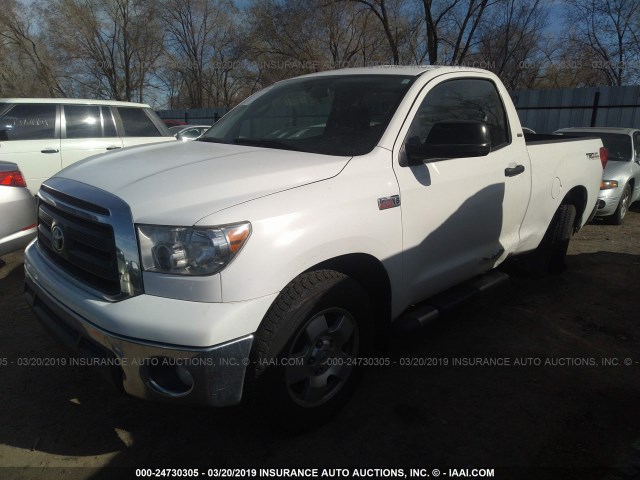 5TFKW5F1XAX004215 - 2010 TOYOTA TUNDRA WHITE photo 2