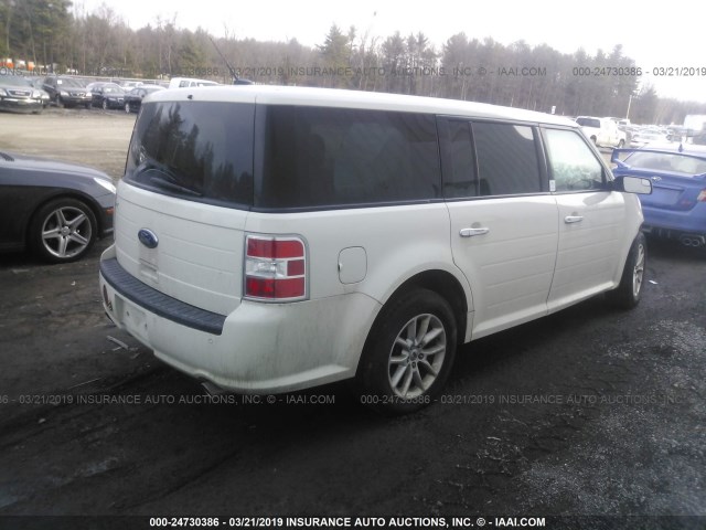 2FMGK5B85DBD22139 - 2013 FORD FLEX SE WHITE photo 4