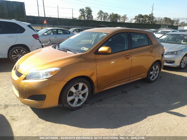 2T1KU40EX9C097582 - 2009 TOYOTA COROLLA MATRIX  ORANGE photo 2