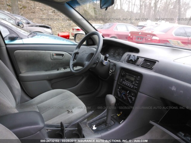4T1BG22K4XU480167 - 1999 TOYOTA CAMRY CE/LE/XLE 灰色 照片 5