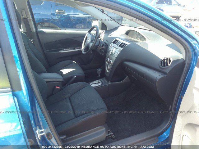 JTDBT4K35A1366370 - 2010 TOYOTA YARIS BLUE photo 5