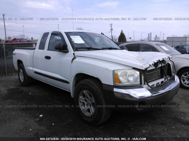 1D7HW42N85S159240 - 2005 DODGE DAKOTA SLT WHITE photo 1